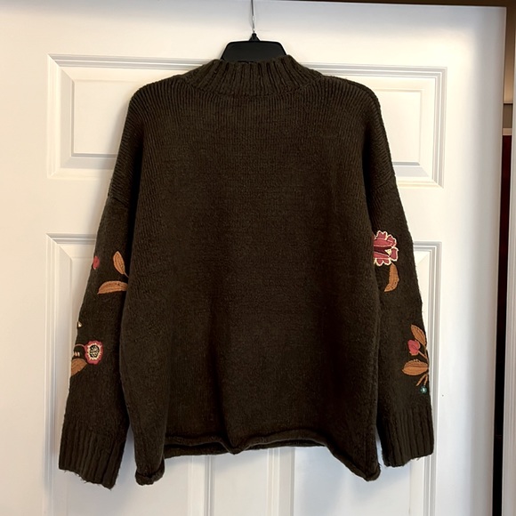 EMBROIDERED MOCK TURTLE NECK SWEATER - Picture 2 of 7